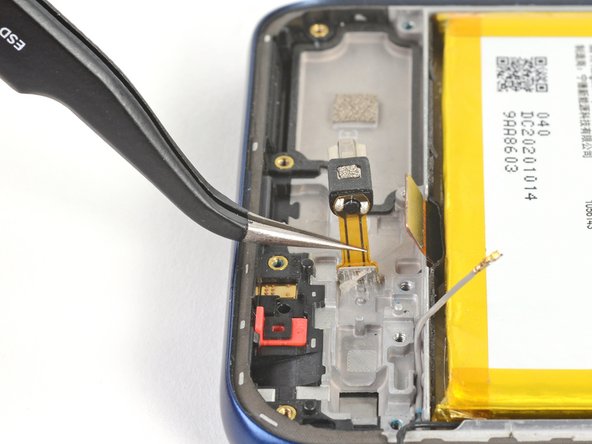 Motorola Moto G Play (2021) Screen Replacement, Remove the vibration motor: crwdns2935265:034crwdnd2935265:02crwdnd2935265:03crwdne2935265:0