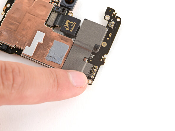 Google Pixel 9a Wide Camera Installation, Install the wide camera: crwdns2935265:01crwdnd2935265:03crwdnd2935265:03crwdne2935265:0