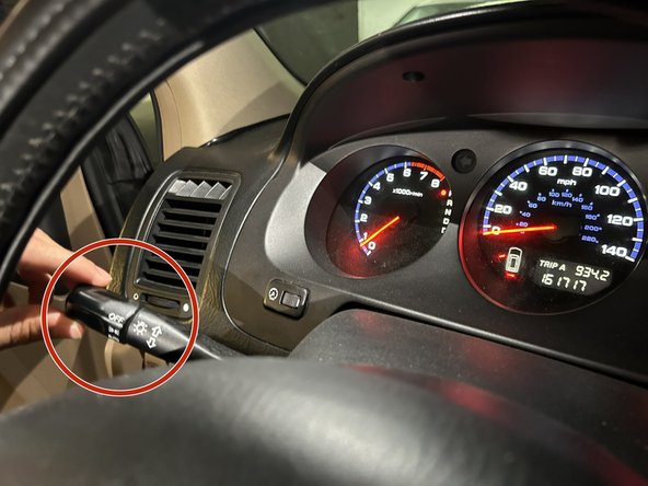 2000-2006 Acura MDX Brake Light Bulb Replacement: stap 10, afbeelding 1 van 2