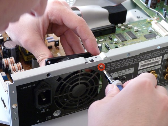 Sony BDP-S1 Fan Replacement, Fan: crwdns2935265:05crwdnd2935265:03crwdnd2935265:03crwdne2935265:0