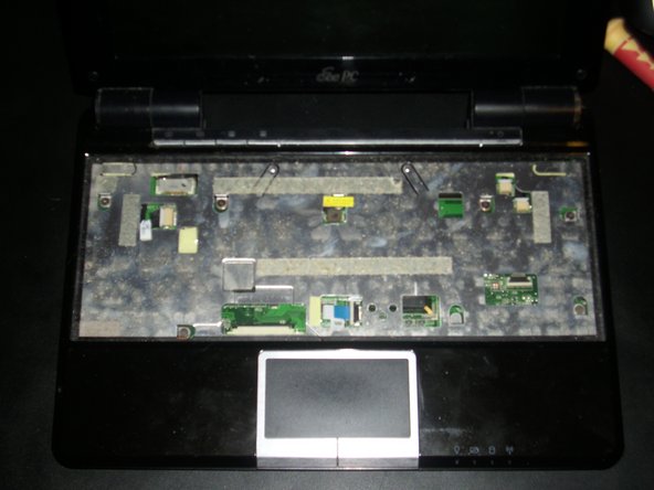 Disassembling Asus Eee PC 1000HE Lower Assembly: adım 2, 2 resimden 2.