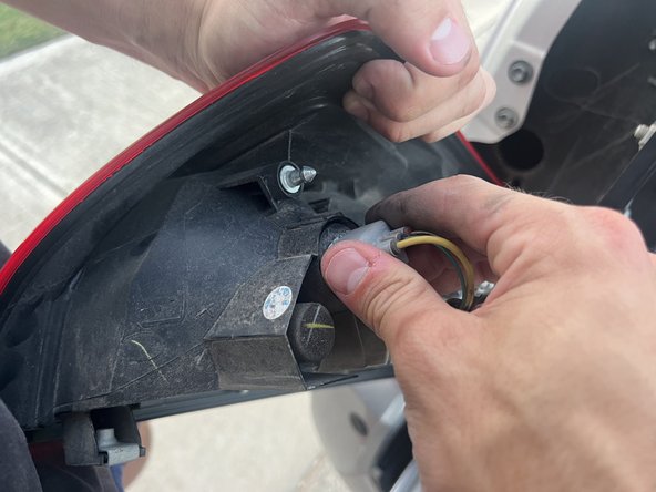 3rd Generation Toyota Tacoma Tail Light Replacement: crwdns2935265:06crwdnd2935265:02crwdnd2935265:02crwdne2935265:0