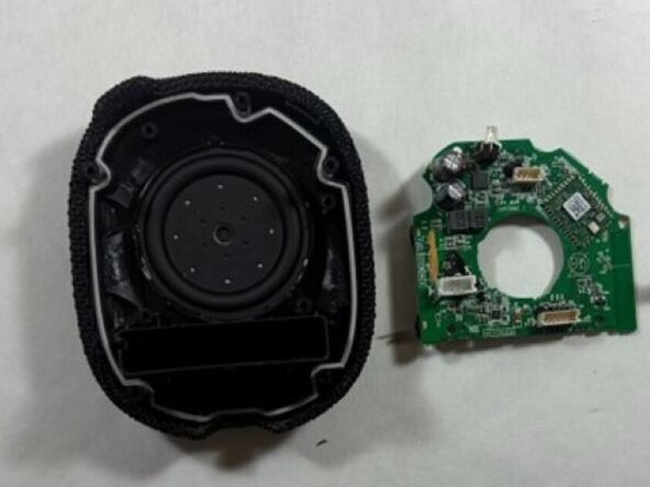 JBL Clip 4 Motherboard Replacement: adım 8, 1 resimden 1.