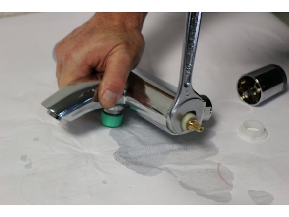 Changing the Bath NF SIRYO CHROME thermostatic cartridge, Reassembly: crwdns2935265:04crwdnd2935265:03crwdnd2935265:03crwdne2935265:0