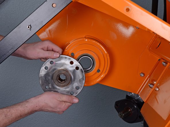 Barreto Tillers E1320HTRLR 2016 Tine Drive Motor Bearing Replacement, Remove the hub: crwdns2935265:023crwdnd2935265:03crwdnd2935265:03crwdne2935265:0