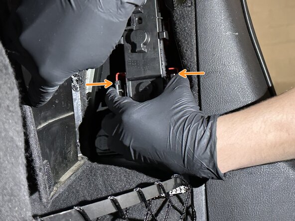 2005 Volkswagen Jetta Tail Light Replacement Guide: step 5, image 2 of 3