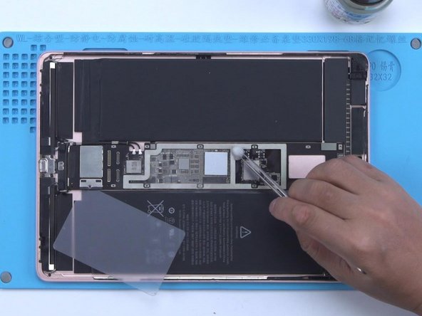 Repair an iPad Pro That Won't Power On: step 6, image 3 of 3