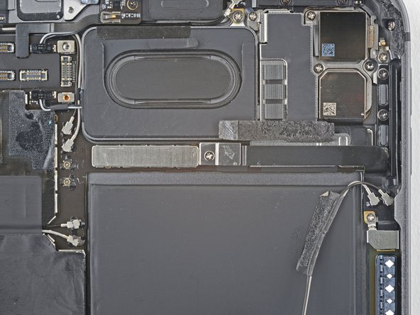 iPad Pro 11" 3rd Gen Battery Replacement, Unfasten the antenna cable bracket: crwdns2935265:051crwdnd2935265:02crwdnd2935265:02crwdne2935265:0