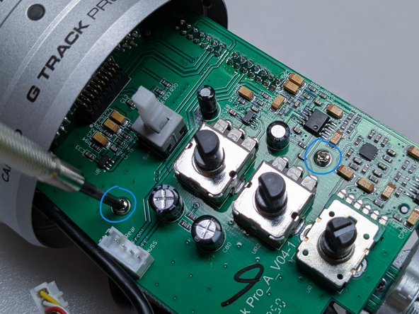 Samson G-Track Pro Teardown, Loosening Boards: crwdns2935265:014crwdnd2935265:02crwdnd2935265:03crwdne2935265:0