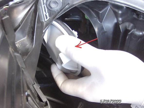 2015-2019 Toyota Highlander Headlight Bulbs Replacement: crwdns2935265:07crwdnd2935265:02crwdnd2935265:02crwdne2935265:0