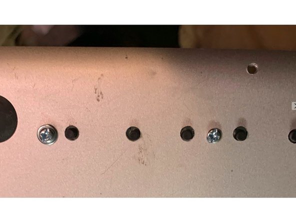 MacBook Pro Screen Conversion, Mounting the Menu Button bar: crwdns2935265:010crwdnd2935265:03crwdnd2935265:03crwdne2935265:0