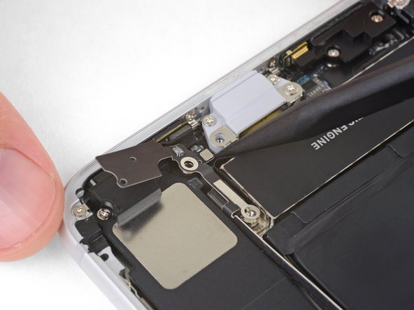 iPhone 8 Plus Taptic Engine更换: 步骤 30 中的图像 1，3