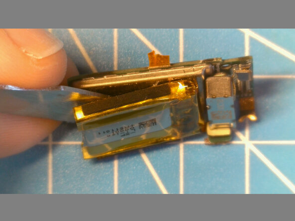 Fitbit Charge 5 Teardown, Remove Battery: crwdns2935265:05crwdnd2935265:02crwdnd2935265:03crwdne2935265:0