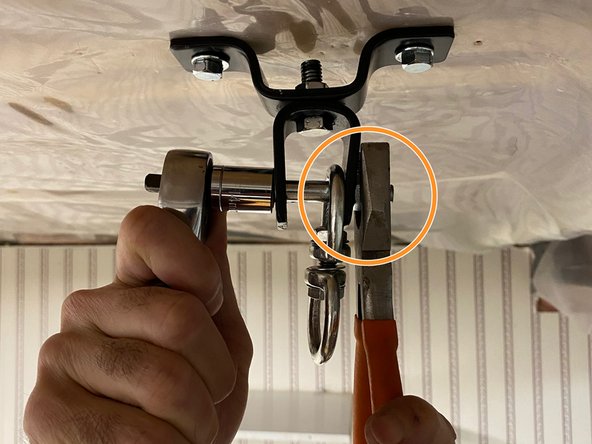 How to Fix a Noisy Punching Bag Ceiling Mount: crwdns2935265:06crwdnd2935265:03crwdnd2935265:03crwdne2935265:0