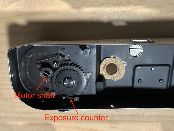 Cleaning & lubricating a GOMZ Leningrad, Remove the shutter button and flash port: crwdns2935265:03crwdnd2935265:03crwdnd2935265:03crwdne2935265:0