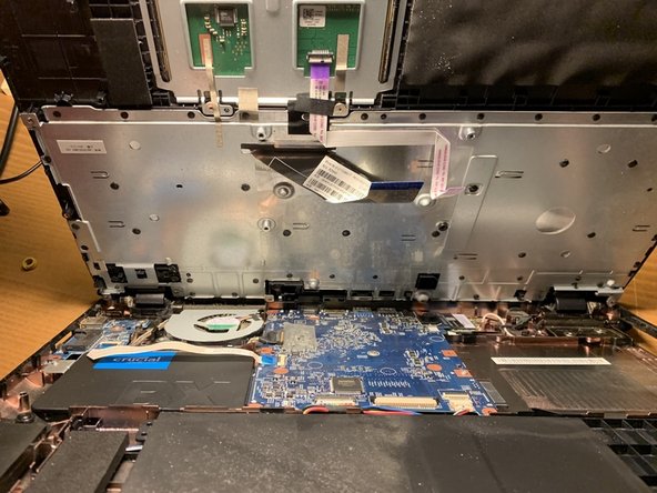 Acer Aspire ES1-512 Hard Drive Replacement, Scollegare i connettori della tastiera: crwdns2935265:03crwdnd2935265:02crwdnd2935265:02crwdne2935265:0