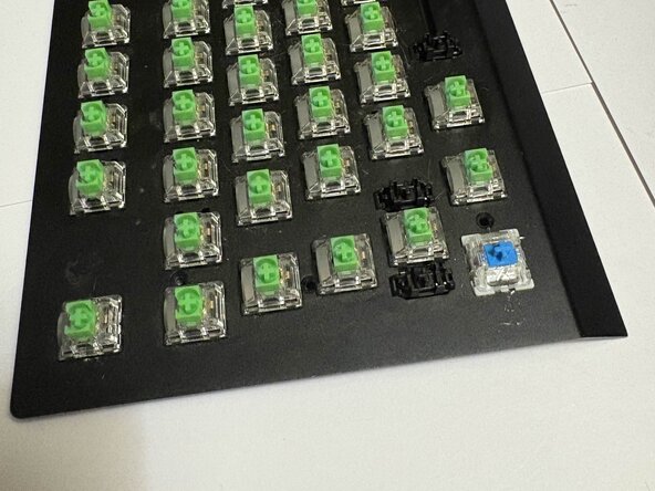 Razer BlackWidow V3 Mechanical Gaming Keyboard Key Switch Replacement: step 5, image 2 of 3