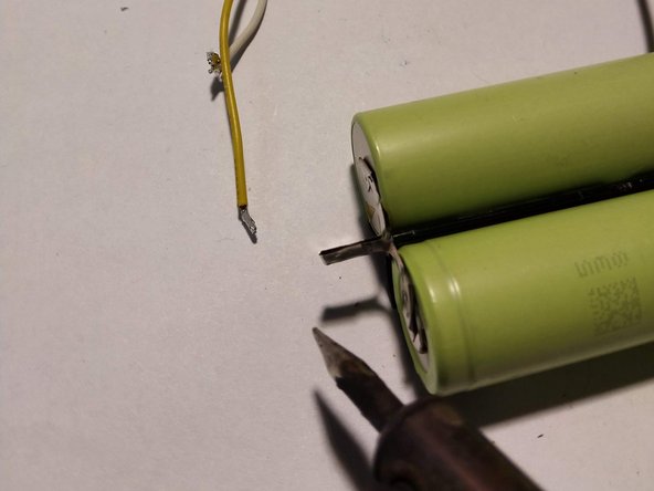 Bissell ION Rechargeable Vacuums Lithium Ion battery pack schematic, Assembling the battery pack: crwdns2935265:07crwdnd2935265:03crwdnd2935265:03crwdne2935265:0