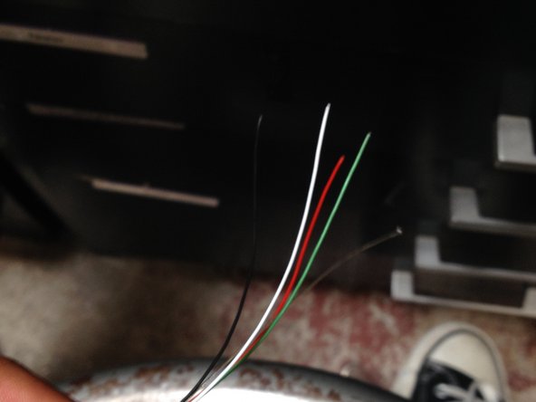 Corsair Vengeance M65 Mouse Cable Replacement, Wire Stripping: crwdns2935265:06crwdnd2935265:02crwdnd2935265:03crwdne2935265:0