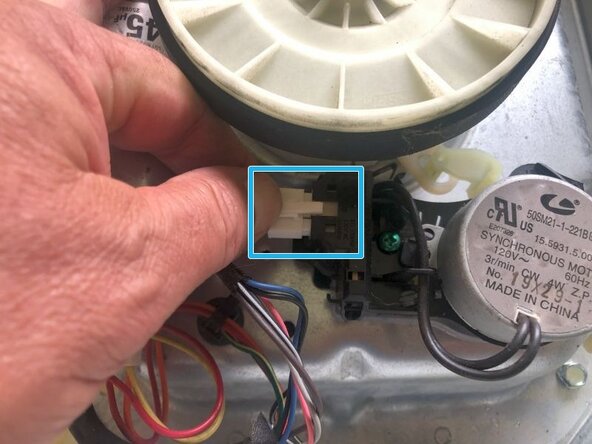 Amana Washing Machine NTW4516FW Shift Actuator Replacement: crwdns2935265:03crwdnd2935265:02crwdnd2935265:03crwdne2935265:0