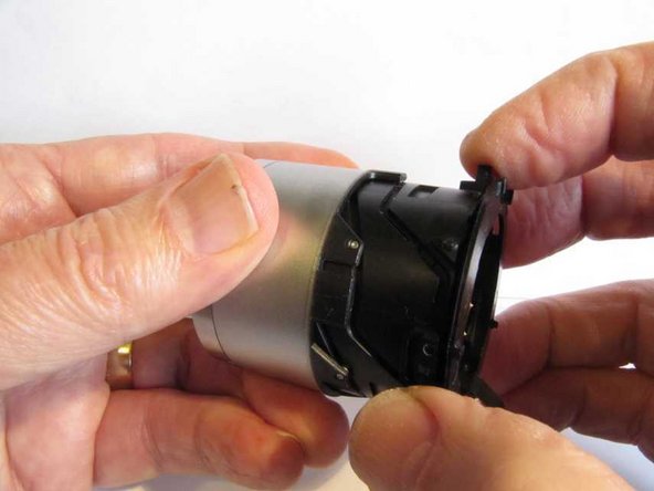 Canon PowerShot SX200 IS Lens Disassembly: paso 0, imagen 1 de 3