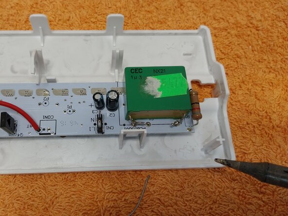 Reparación luminaria de emergencia AERLUX cambio condensador 1,2 uF: paso 9, imagen 1 de 3
