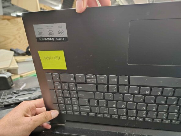 Lenovo IdeaPad 330-15IKB 81DE Festplatte austauschen: Schritt 5, Bild 3 von 3