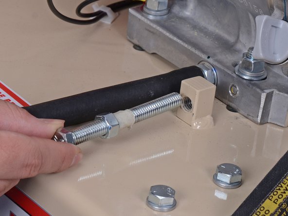 EDCO PRO KL-18 Concrete Saw Belts Replacement, Remove the belt-tensioner bolt: crwdns2935265:09crwdnd2935265:03crwdnd2935265:03crwdne2935265:0