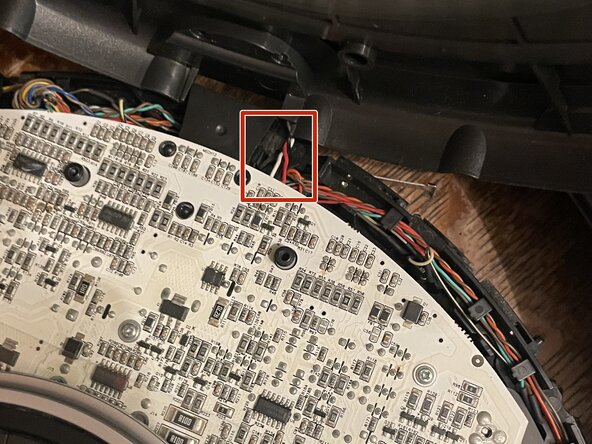 iRobot Roomba 581 Teardown, Fully Removing Bumper and Top: crwdns2935265:09crwdnd2935265:01crwdnd2935265:02crwdne2935265:0