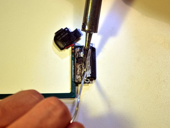 iPod Touch 4th Generation 30 Pin Dock Connector Replacement: crwdns2935265:022crwdnd2935265:02crwdnd2935265:03crwdne2935265:0