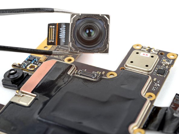 Motorola Edge 5G UW (2022) Main Camera Replacement, Remove the main camera: 31 단계, 이미지 3개 중 3개