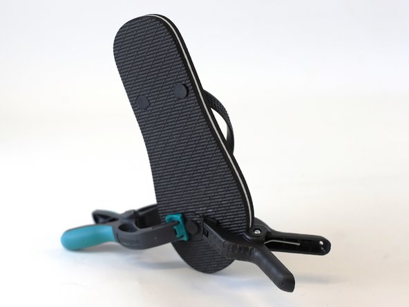 How to Repair a Flipflop Strap, Leave the glue to dry: crwdns2935265:012crwdnd2935265:03crwdnd2935265:03crwdne2935265:0