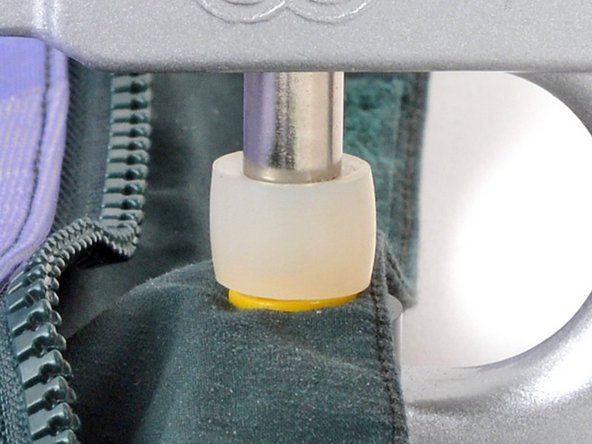 How to Install a Plastic Snap With a Handheld Tool: crwdns2935265:06crwdnd2935265:03crwdnd2935265:03crwdne2935265:0