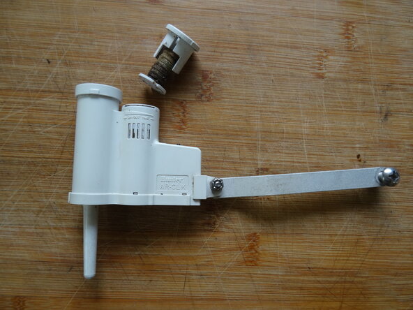 Hunter Rain Clik cap and spindle assembly replacement: step 2, image 1 of 2