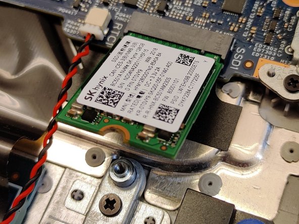 Dell Latitude 3310 Teardown, SSD: crwdns2935265:05crwdnd2935265:02crwdnd2935265:03crwdne2935265:0