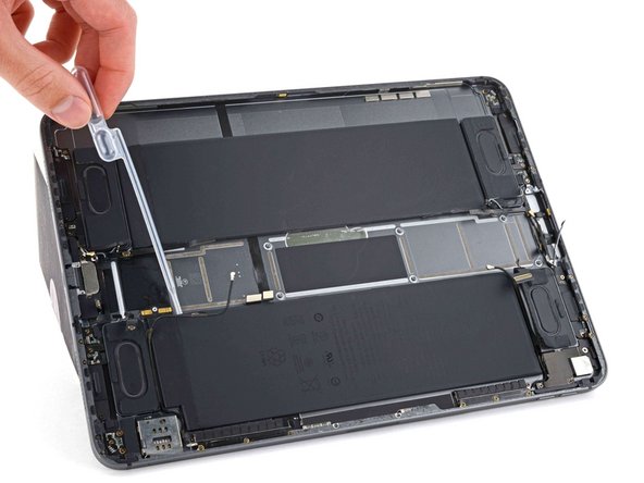 iPad Pro 11" 1st Gen Battery Replacement, Apply isopropyl alcohol: stap 0, afbeelding 3 van 3