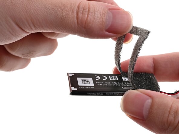Joy-Con 2 (Right) Battery Replacement, Transfer the foam: crwdns2935265:016crwdnd2935265:02crwdnd2935265:03crwdne2935265:0