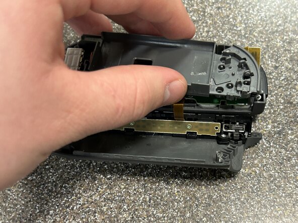 Right Joy-Con Teardown: crwdns2935265:09crwdnd2935265:03crwdnd2935265:03crwdne2935265:0