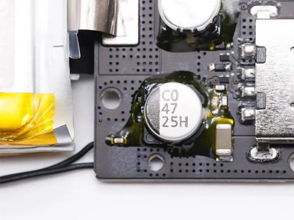 SAMSUNG 10000mAh 25W PD charger Power bank Teardown, Components details 7: 步骤 10 中的图像 2，3