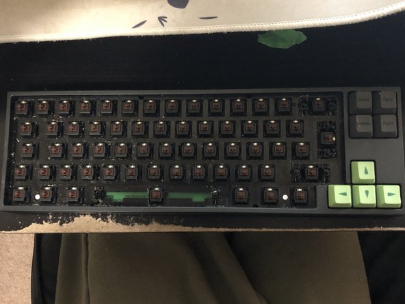 Remplacement des touches du Ducky x Varmilo MIYA Pro Panda: étape 5, image 2 de 2