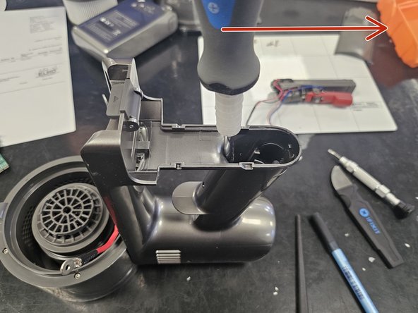 Dreame T30: Display Replacement, Removing the handle chassis: crwdns2935265:09crwdnd2935265:02crwdnd2935265:03crwdne2935265:0