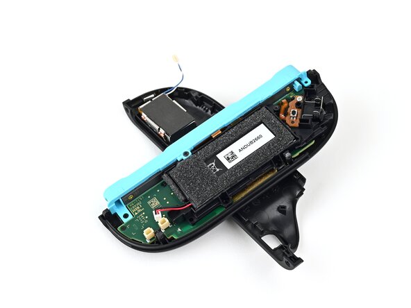 Joy-Con 2 (Left) Joystick Replacement, Prop up the controller: crwdns2935265:018crwdnd2935265:03crwdnd2935265:03crwdne2935265:0