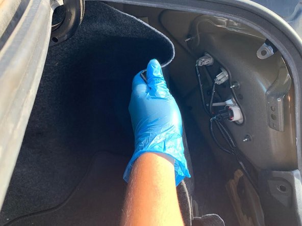 2013 Toyota Camry Rear Brake Light Bulb Replacement: crwdns2935265:03crwdnd2935265:02crwdnd2935265:02crwdne2935265:0