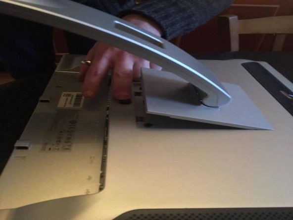 Dell SP2208WFT Capacitor Replacement: crwdns2935265:06crwdnd2935265:02crwdnd2935265:02crwdne2935265:0