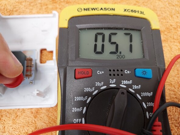 Reparación luminaria de emergencia AERLUX cambio condensador 1,2 uF: paso 4, imagen 1 de 3