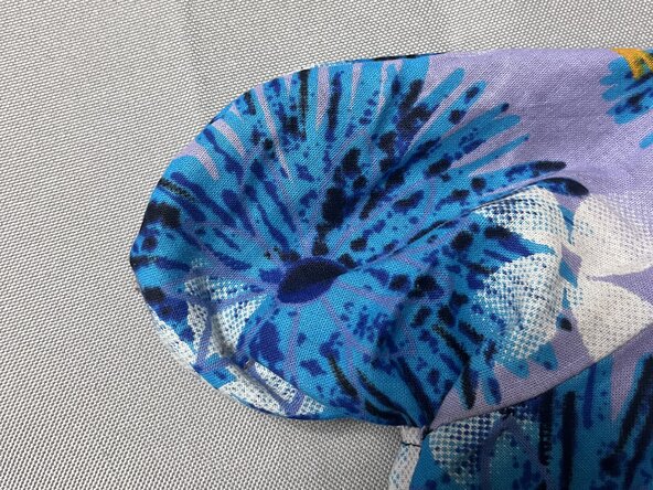 How to Repair a Torn Skirt Pocket: crwdns2935265:06crwdnd2935265:03crwdnd2935265:03crwdne2935265:0