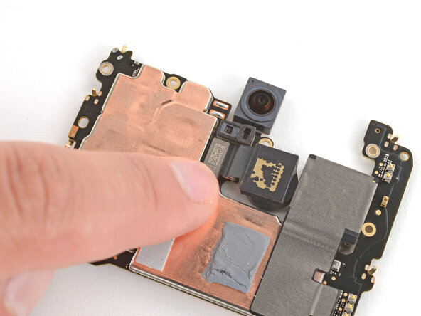 Google Pixel 9a Logic Board Replacement: passo 32, immagine 3 di 3