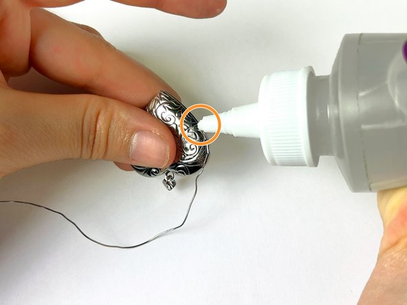 How to Repair a Locket Hinge: crwdns2935265:06crwdnd2935265:03crwdnd2935265:03crwdne2935265:0