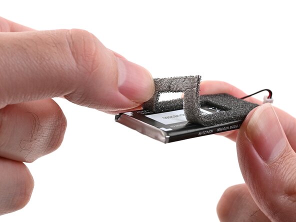 Joy-Con 2 (Left) Battery Replacement, Transfer the foam: crwdns2935265:016crwdnd2935265:02crwdnd2935265:03crwdne2935265:0