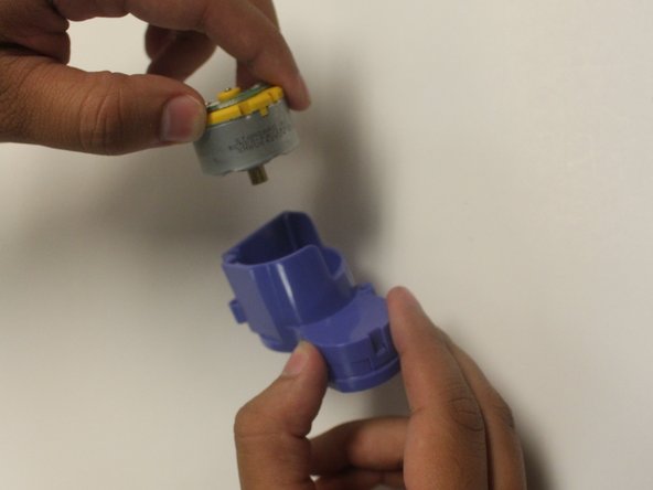 iRobot Roomba 595 Pet Series  Side Brush Motor Replacement: crwdns2935265:05crwdnd2935265:02crwdnd2935265:02crwdne2935265:0